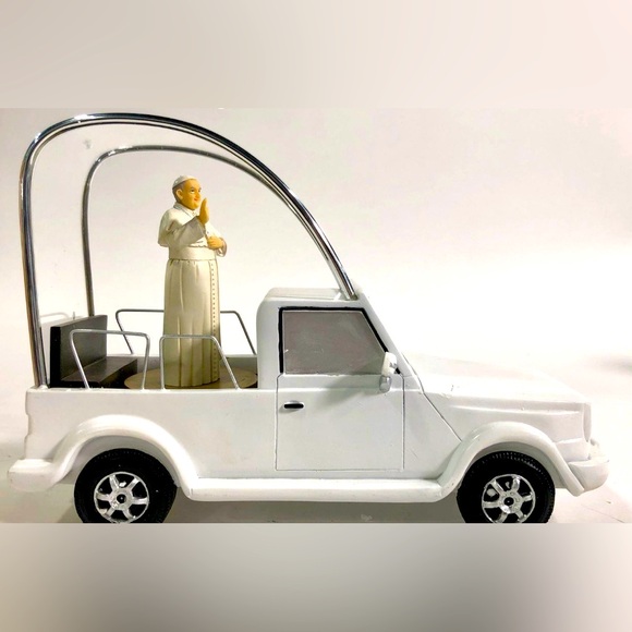 SOLD The Pope in the Pope Mobile, Collective Figurine, Catholic Decor - Picture 3 of 11